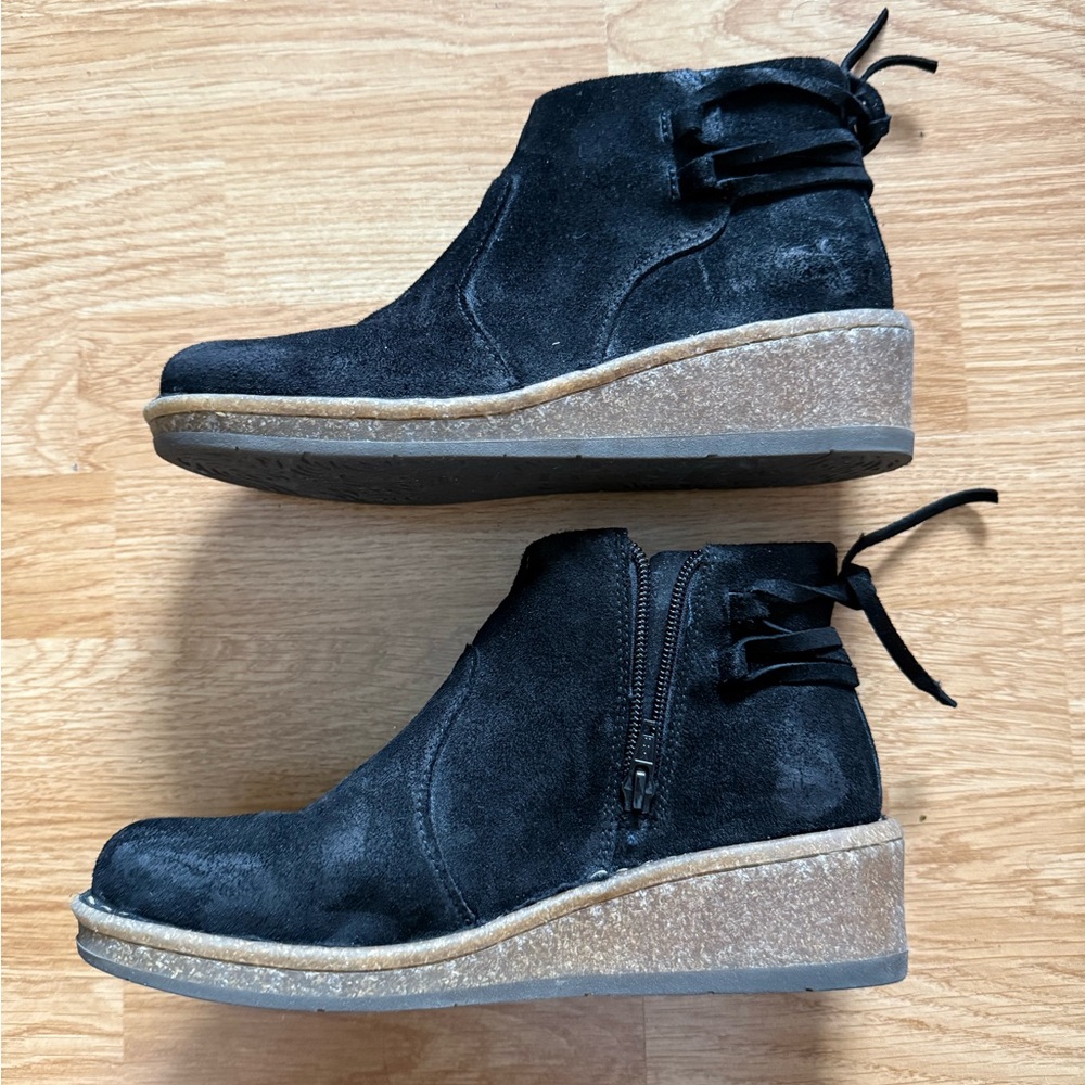 BORN viana Black Suede Ankle Wedge Boots